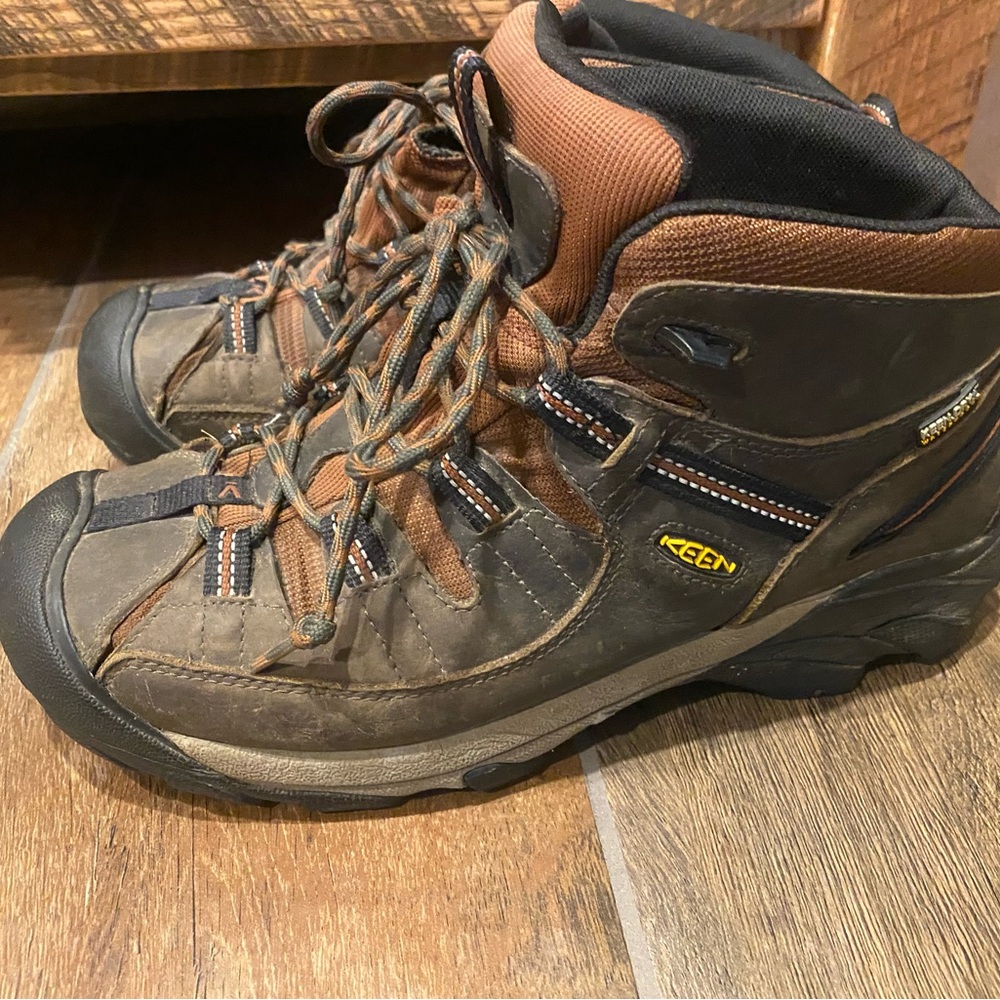 Keen Men's Brown and Black Outdoor Boots